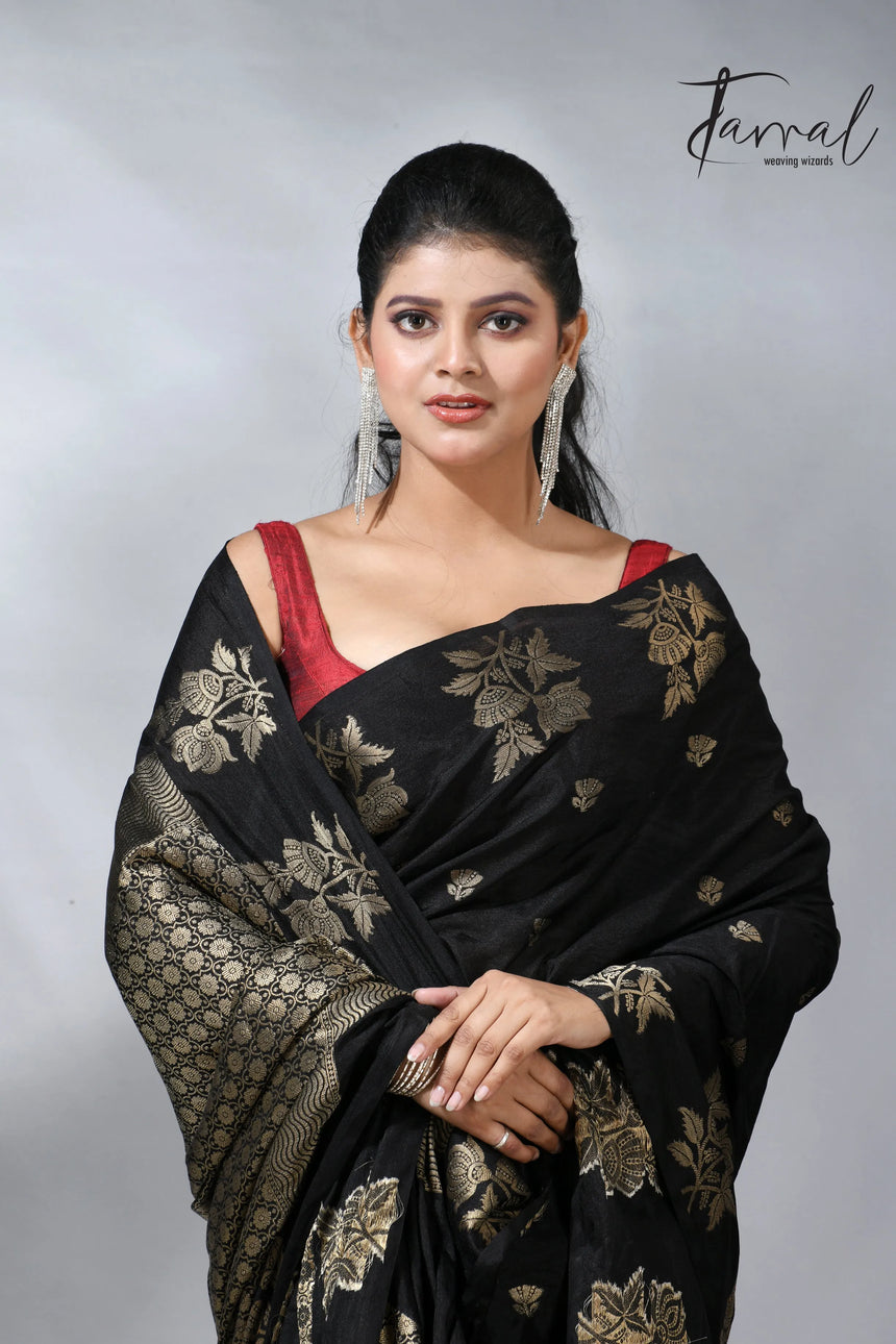Black colour in benarasi silk with the handloom jamdani saree