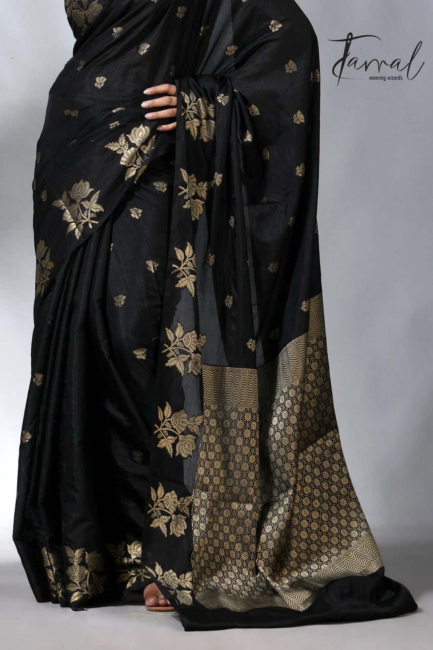Black colour in benarasi silk with the handloom jamdani saree