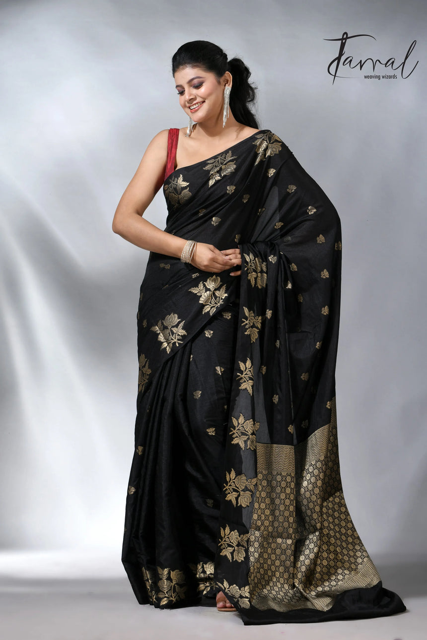Black colour in benarasi silk with the handloom jamdani saree
