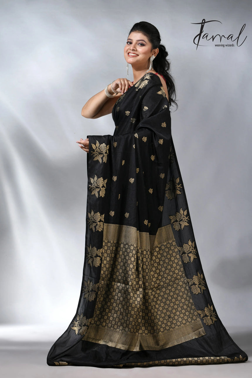 Black colour in benarasi silk with the handloom jamdani saree