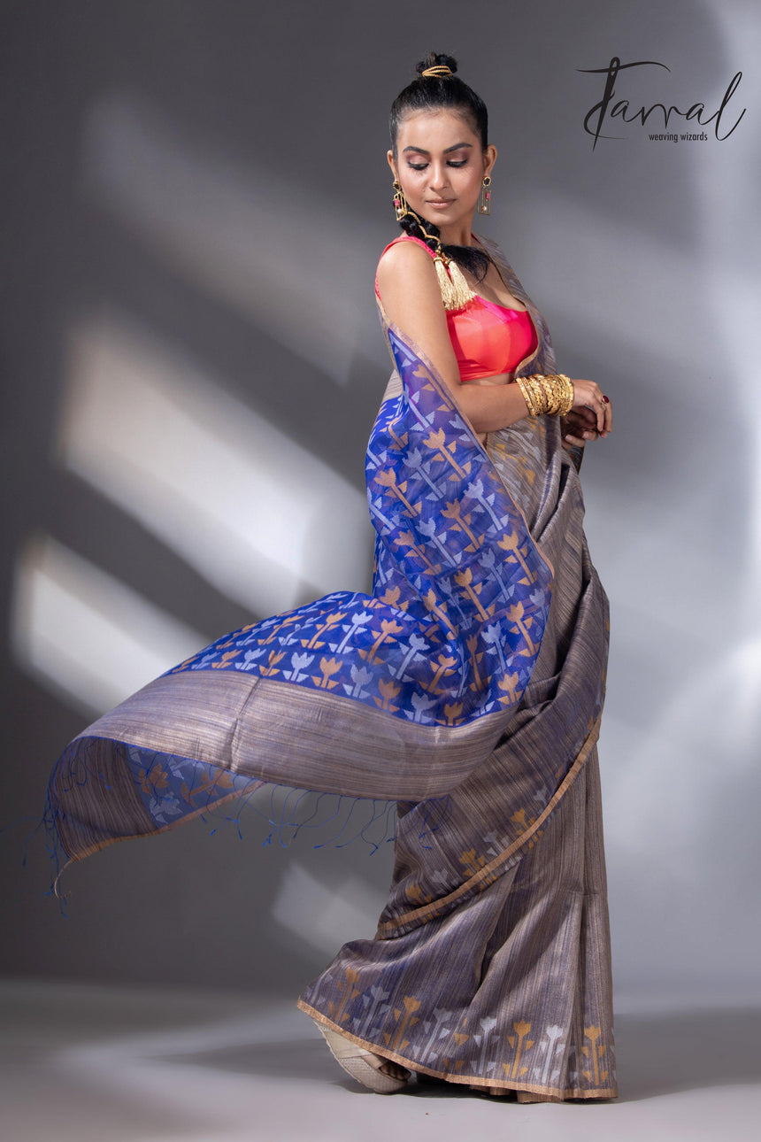 Blueish grey with blue pallu matka silk handwoven jamdani saree3