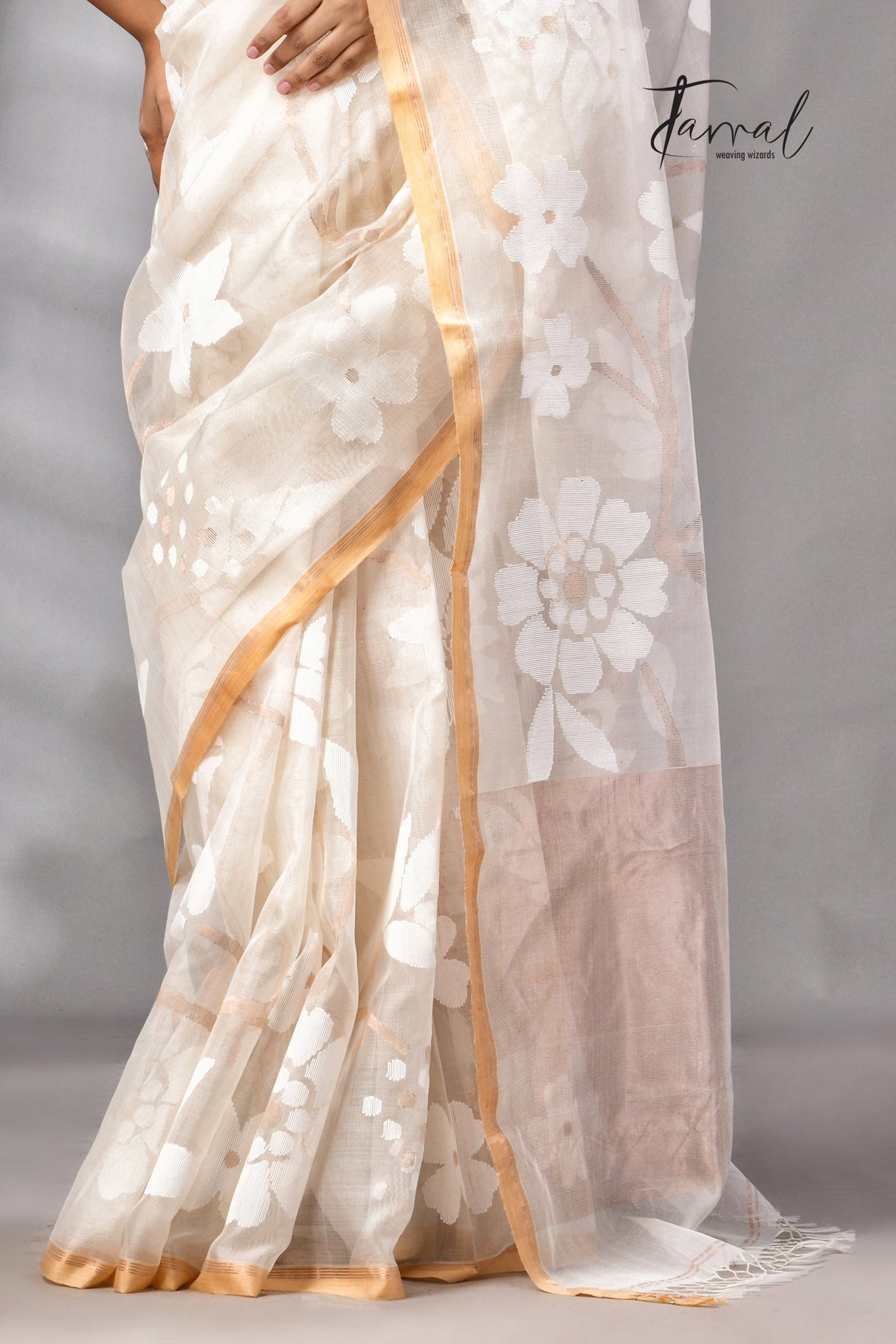 Offwhite With Beige Border Muslin Silk Floral Handwoven Jamdani Saree