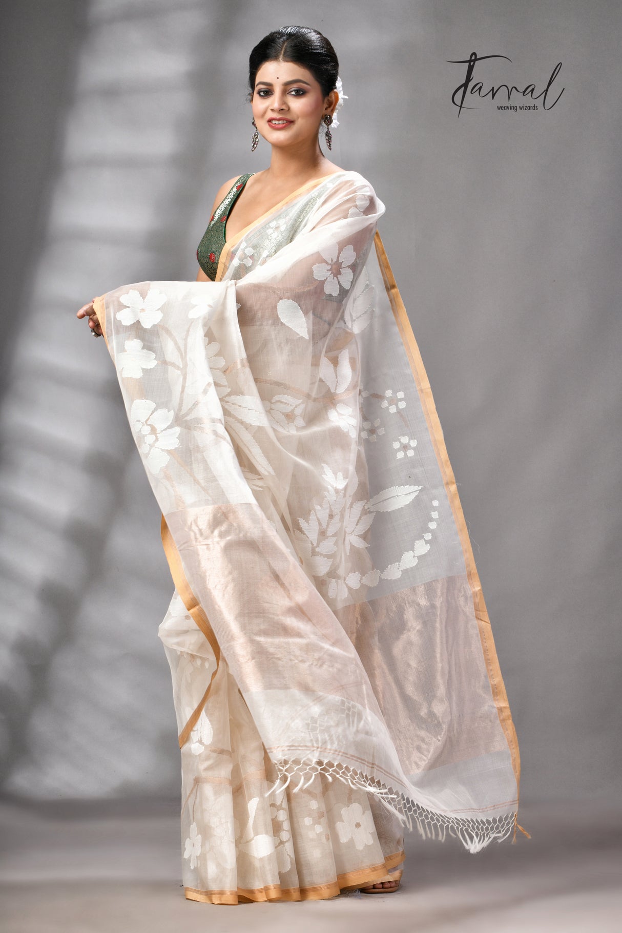 Offwhite With Beige Border Muslin Silk Floral Handwoven Jamdani Saree
