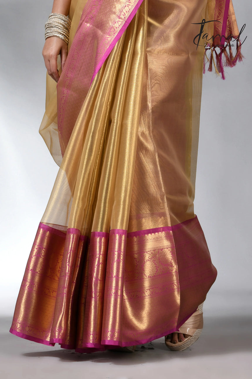 Exlore the Golden with the Pink colour in the Benarasi saree