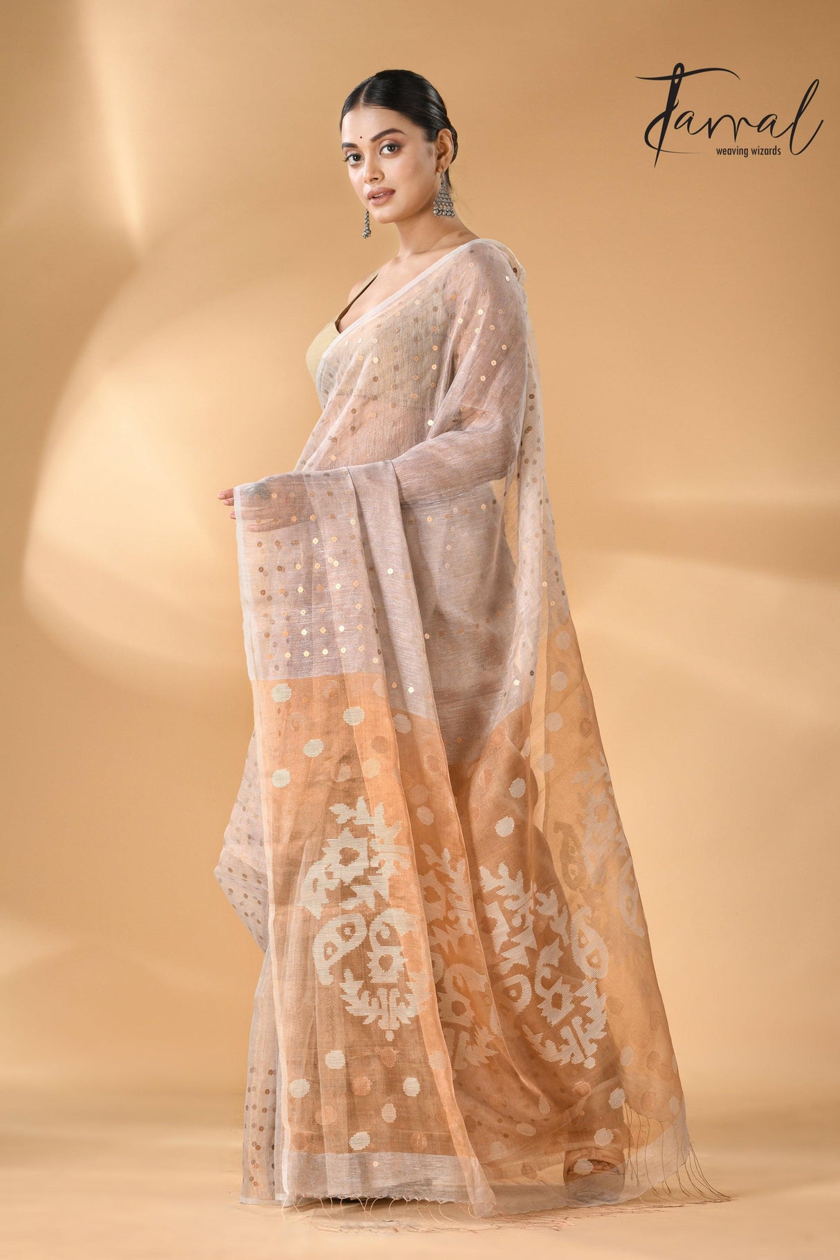 Handwoven Needlework Jamdani Saree featuring a Grey and Brown Pallu right1