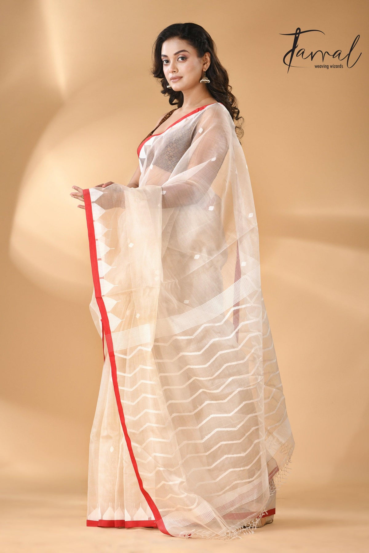 Ivory White Muslin Silk Handwoven Needlework Jamdani Saree Temple Border5