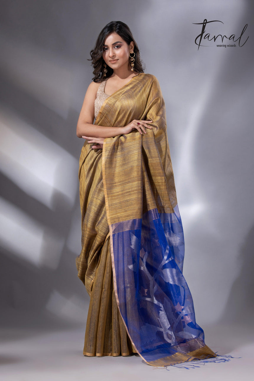 Matka Silk Handwoven Jamdani Saree with Blue Pallu full