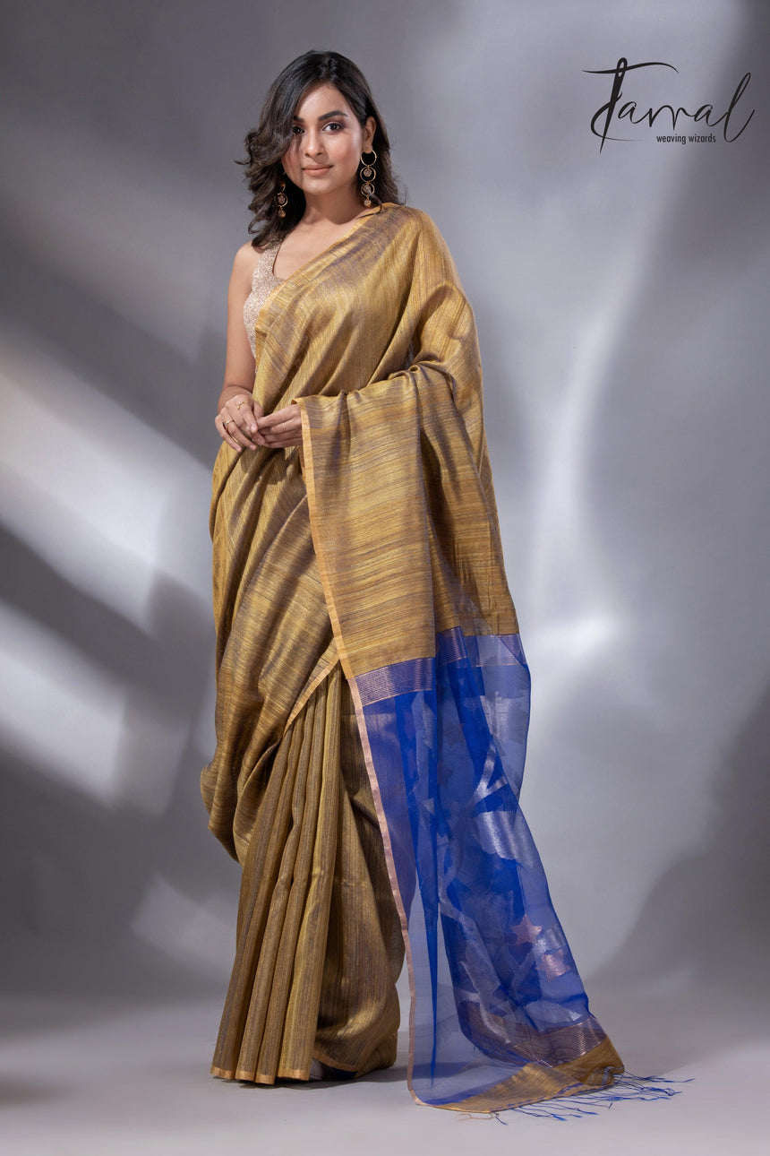 Matka Silk Handwoven Jamdani Saree with Blue Pallu full1