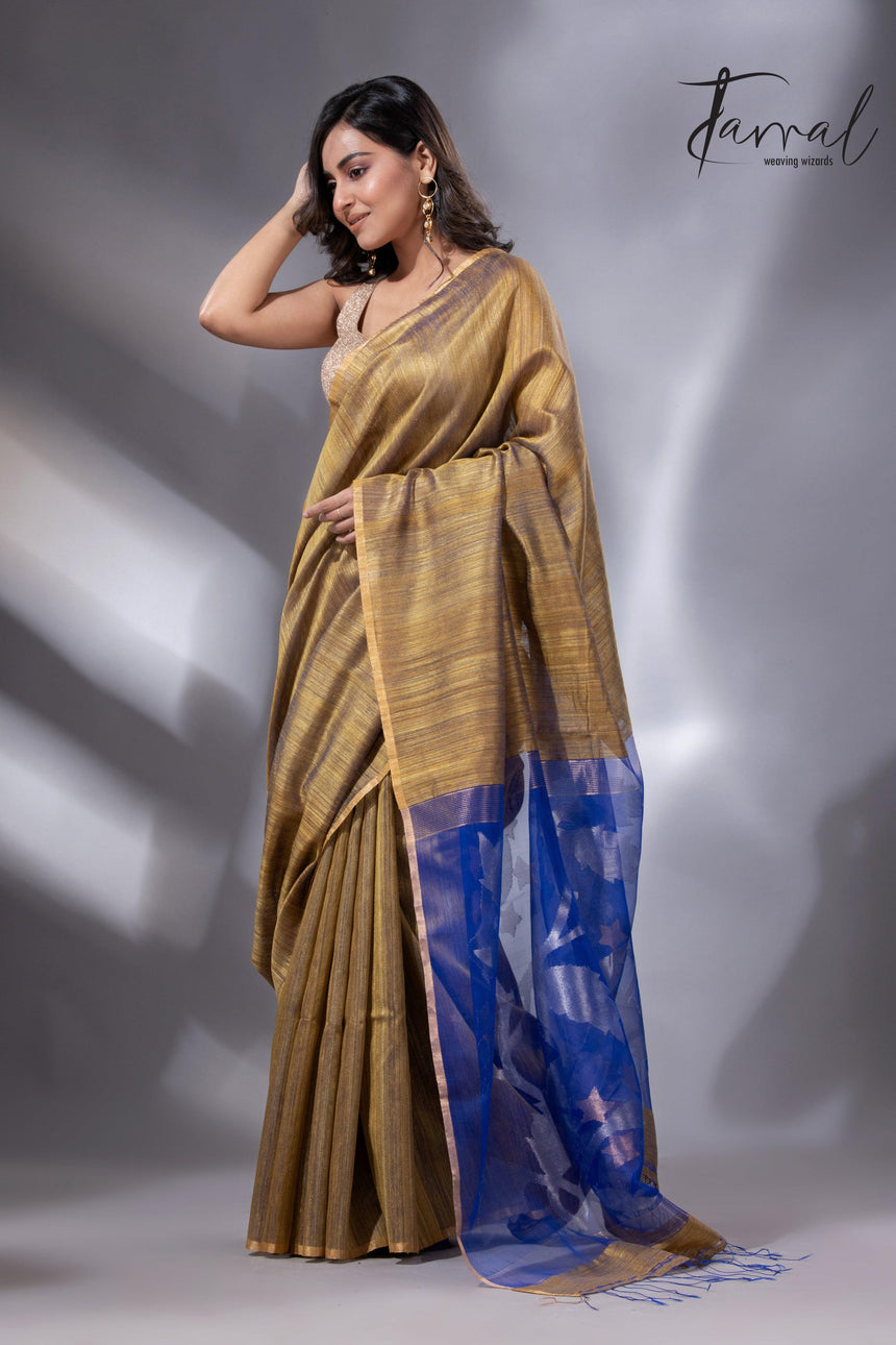 Matka Silk Handwoven Jamdani Saree with Blue Pallu full2