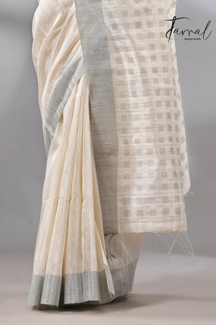 OffWhite Matka Silk Handwoven Jamdani Saree closeup2