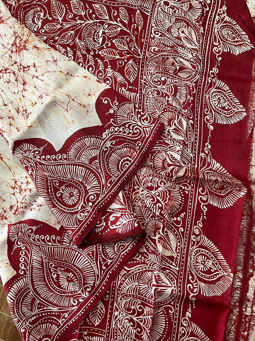 Offwhite_red_alpona_motifs_handcrafted_pure_batik_silk_saree_clss