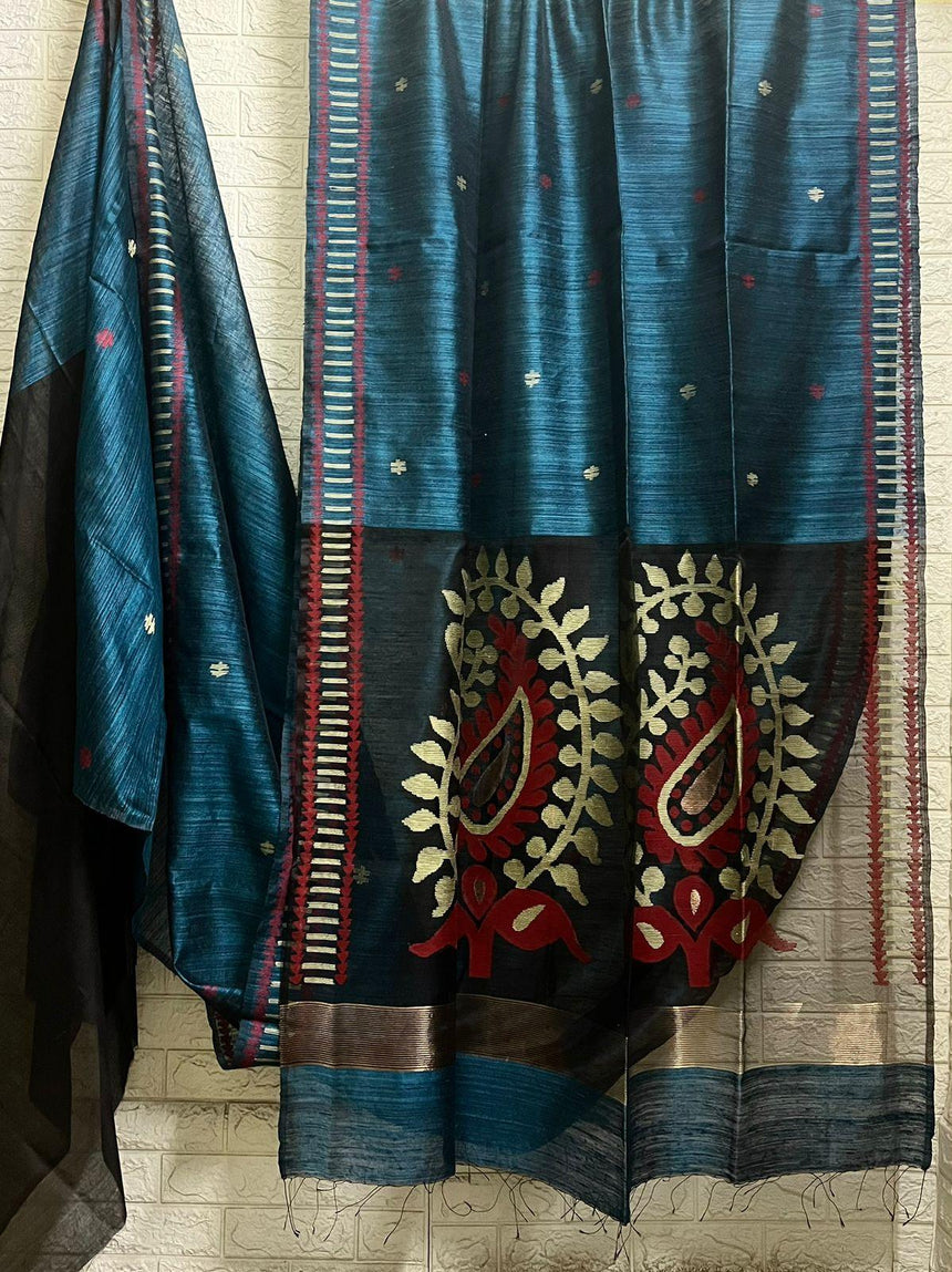 Peacock Blue with red & beige colour kalka motifs matka silk handwoven jamdani saree - Tamal Boutique
