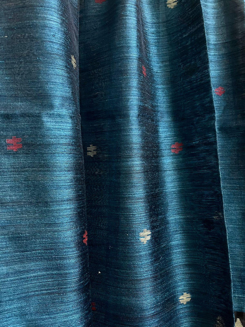 Peacock Blue with red & beige colour kalka motifs matka silk handwoven jamdani saree - Tamal Boutique