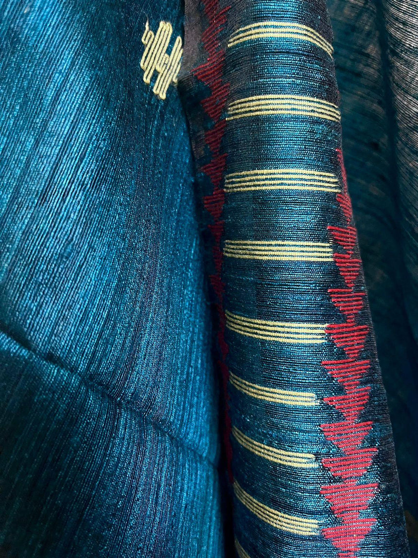 Peacock Blue with red & beige colour kalka motifs matka silk handwoven jamdani saree - Tamal Boutique