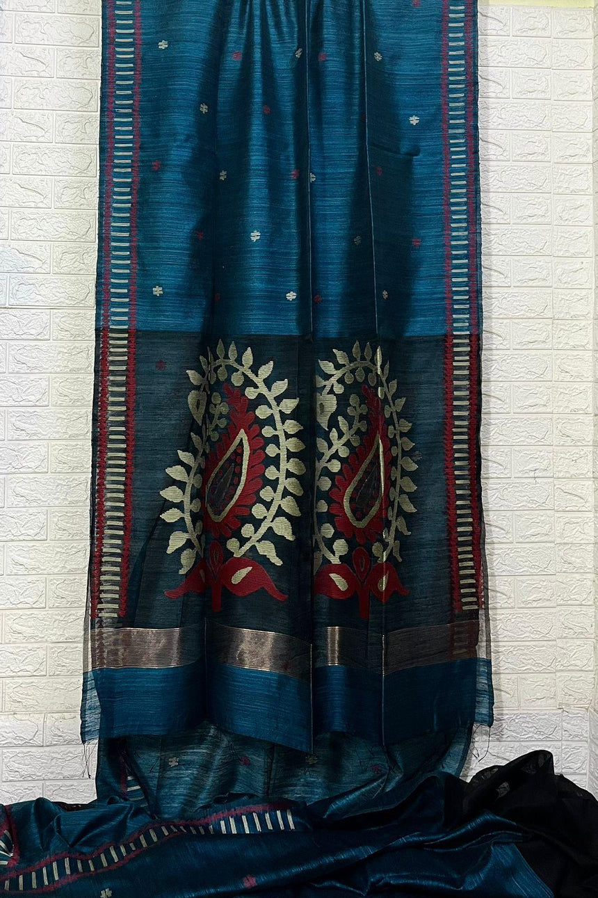 Peacock Blue with red & beige colour kalka motifs matka silk handwoven jamdani saree - Tamal Boutique
