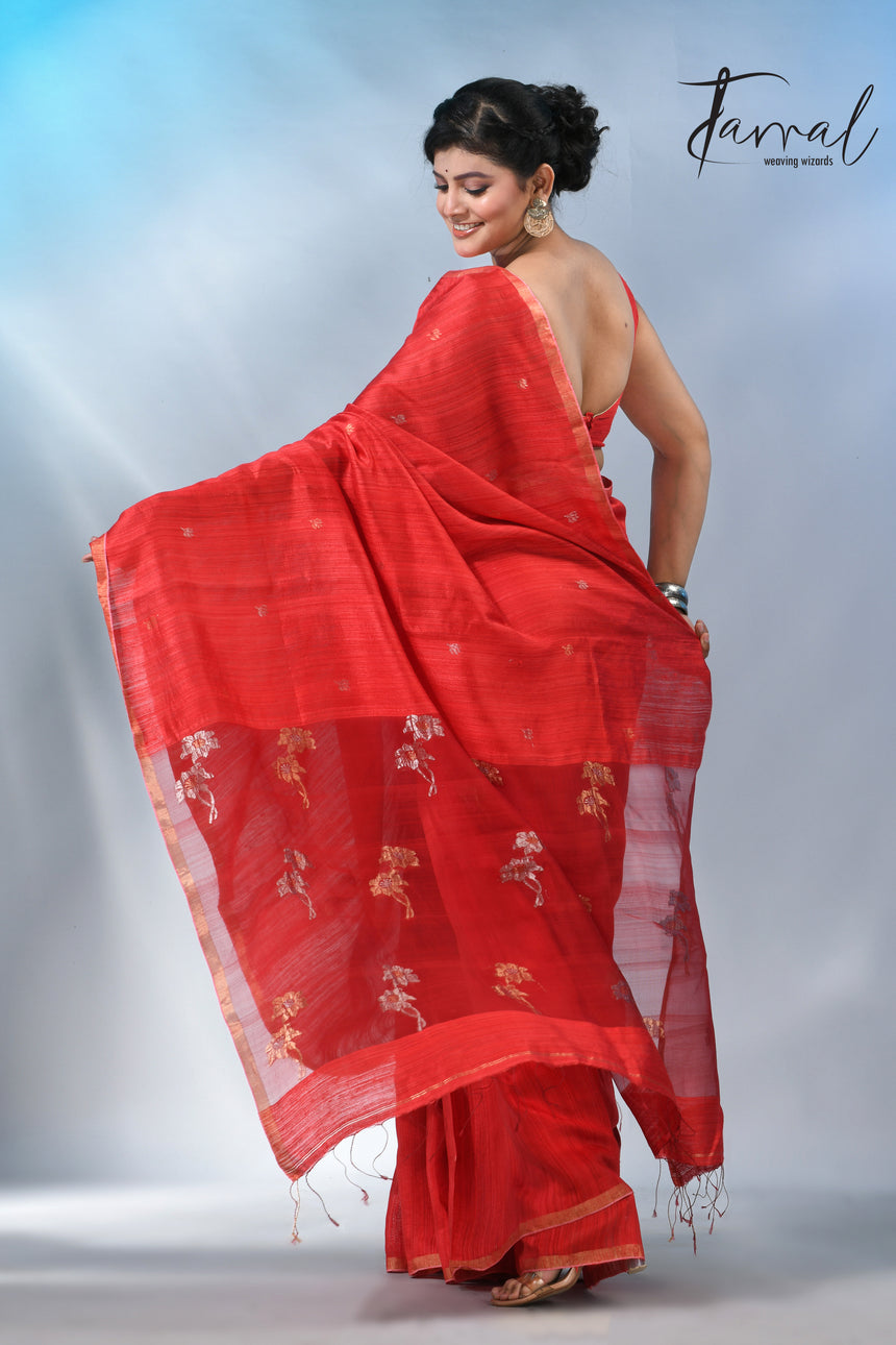 This beautiful Red colour matka silk handloom jamdani saree