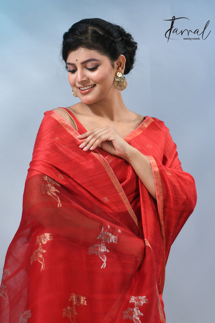 This beautiful Red colour matka silk handloom jamdani saree