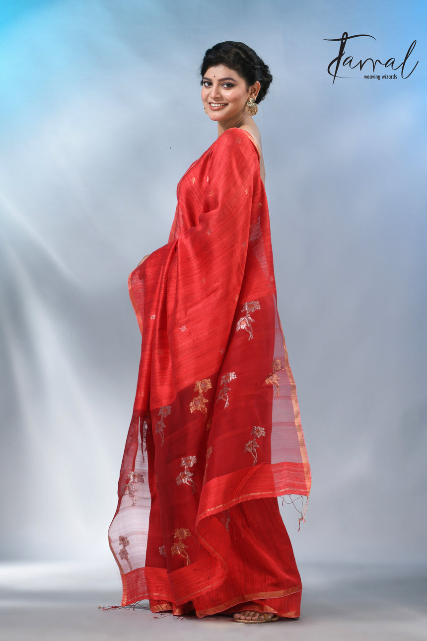 This beautiful Red colour matka silk handloom jamdani saree
