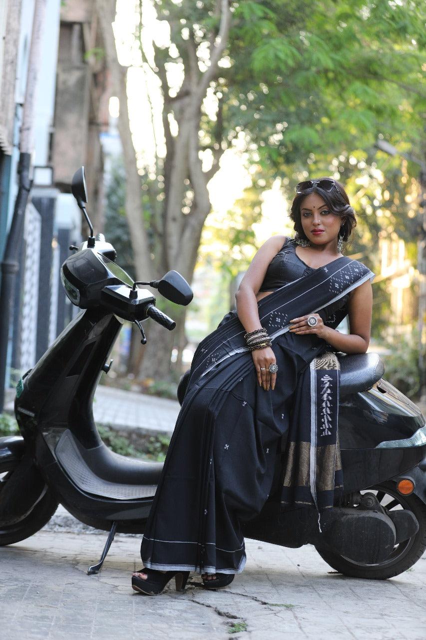 Black with golden zari pallu cotton handwoven needle work jamdani saree - Tamal Boutique