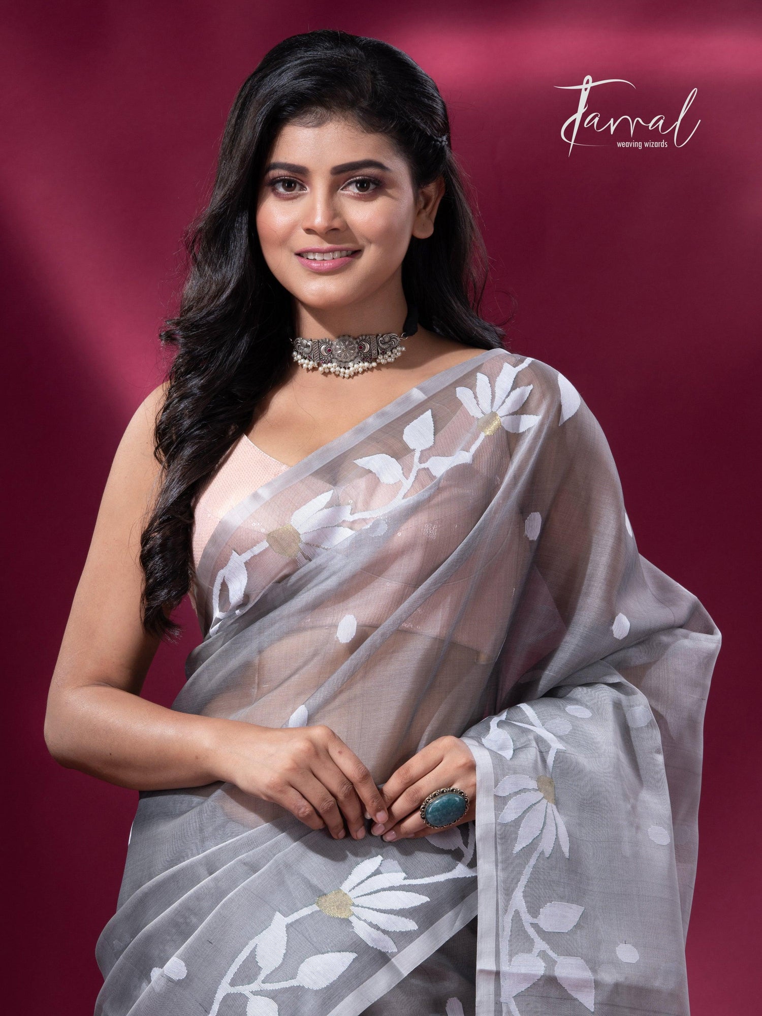 Ash Grey handwoven muslin silk jamdani saree close up