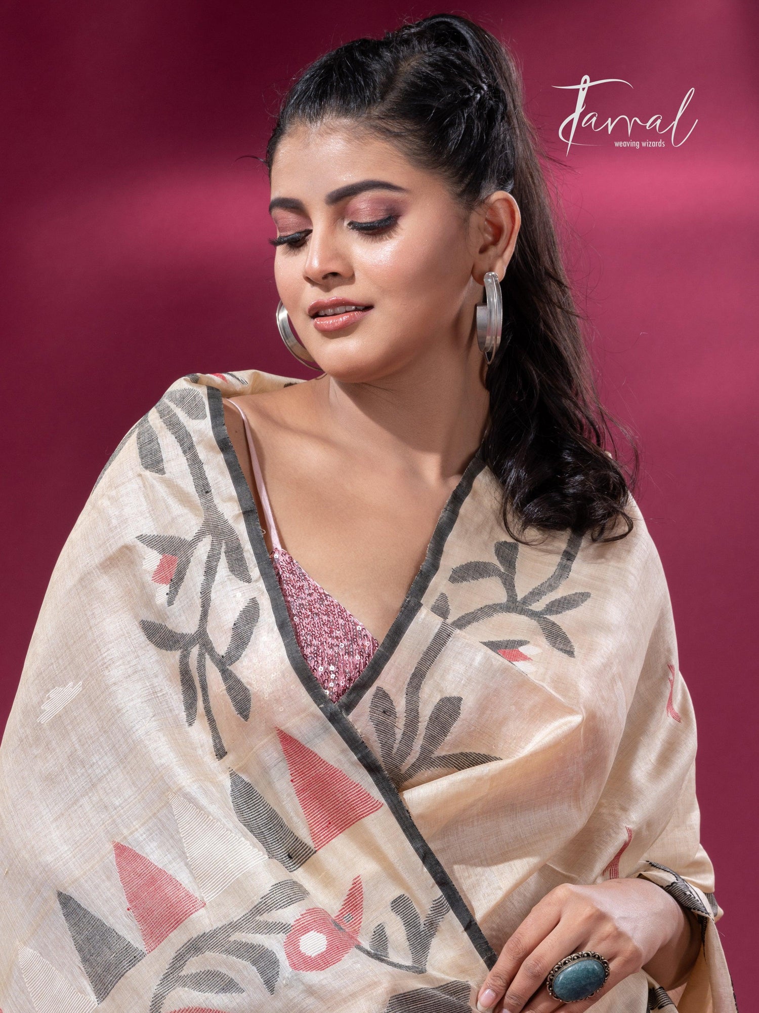 Beige with black floral border Tussar silk handwoven jamdani saree1