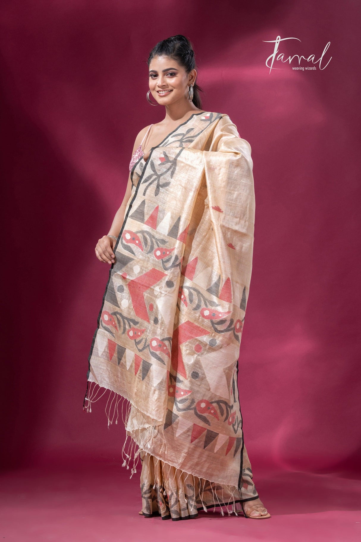 Beige with black floral border Tussar silk handwoven jamdani saree3