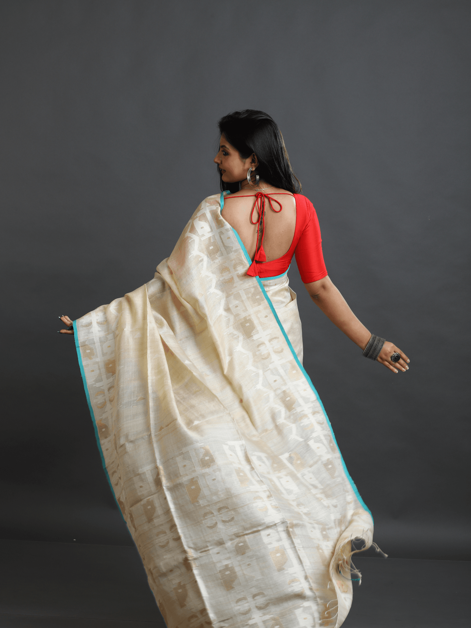 Beige with firoza border traditional handwoven jamdani saree in tusser silk - Tamal Boutique