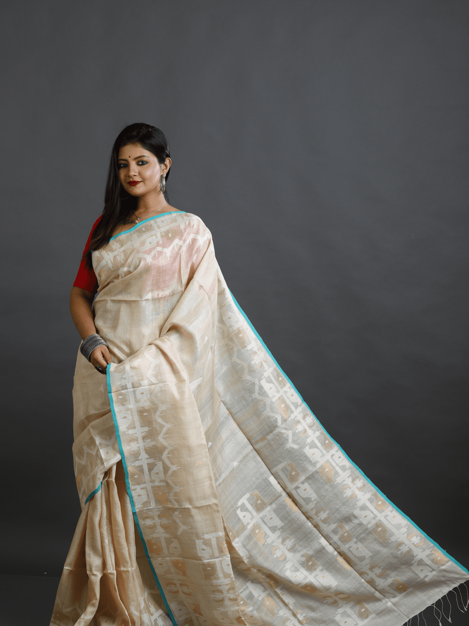 Beige with firoza border traditional handwoven jamdani saree in tusser silk - Tamal Boutique