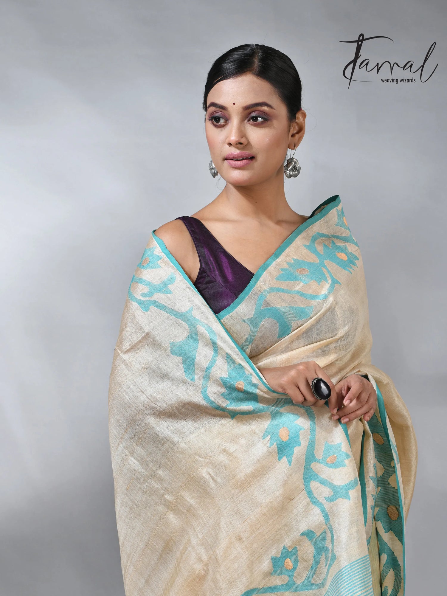 Beige with firoza lata in tusser silk handwoven jamdani saree
