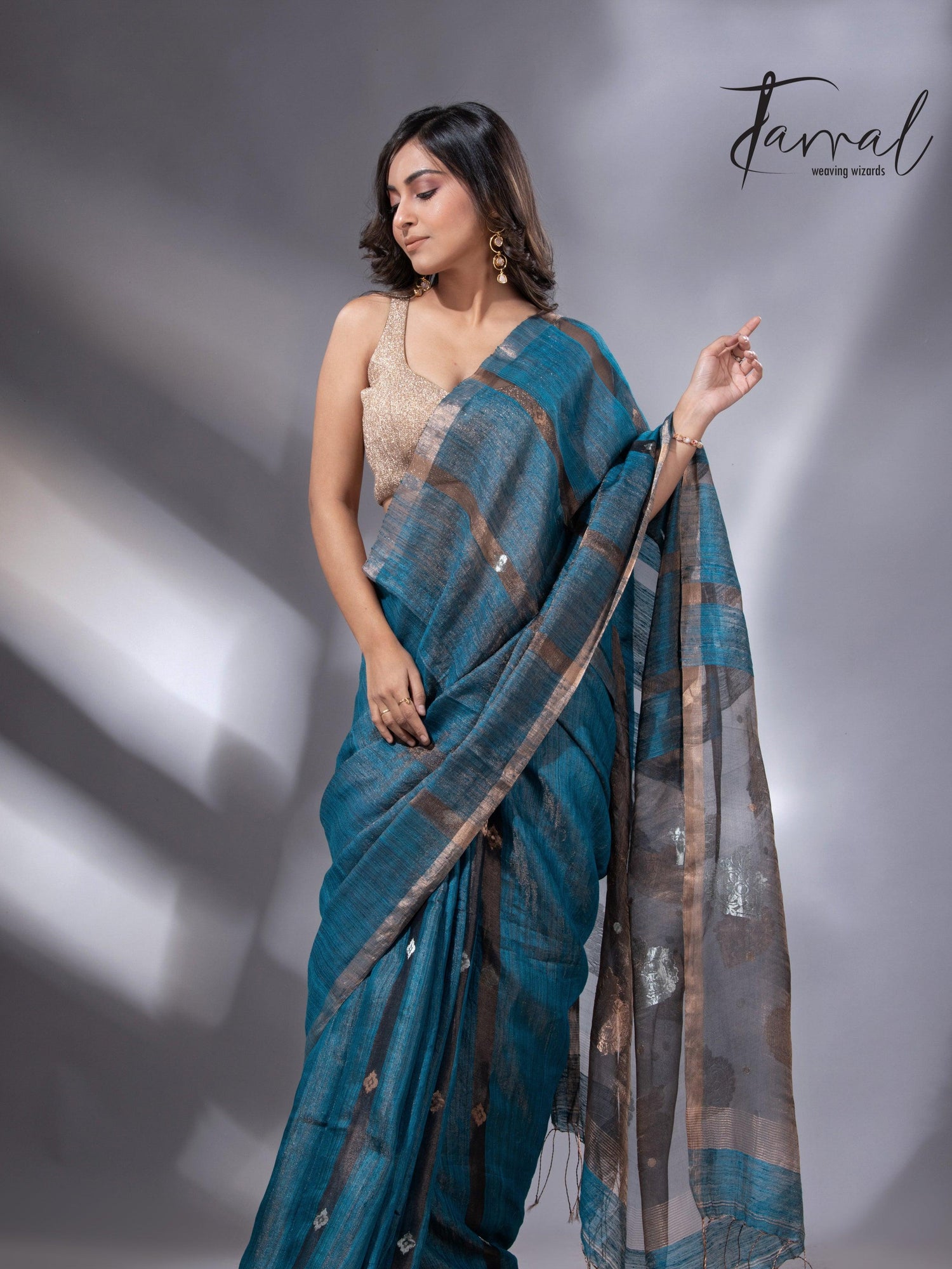 Black Pallu Tissue Matka Handloom Jamdani Saree in Peacock Blue3