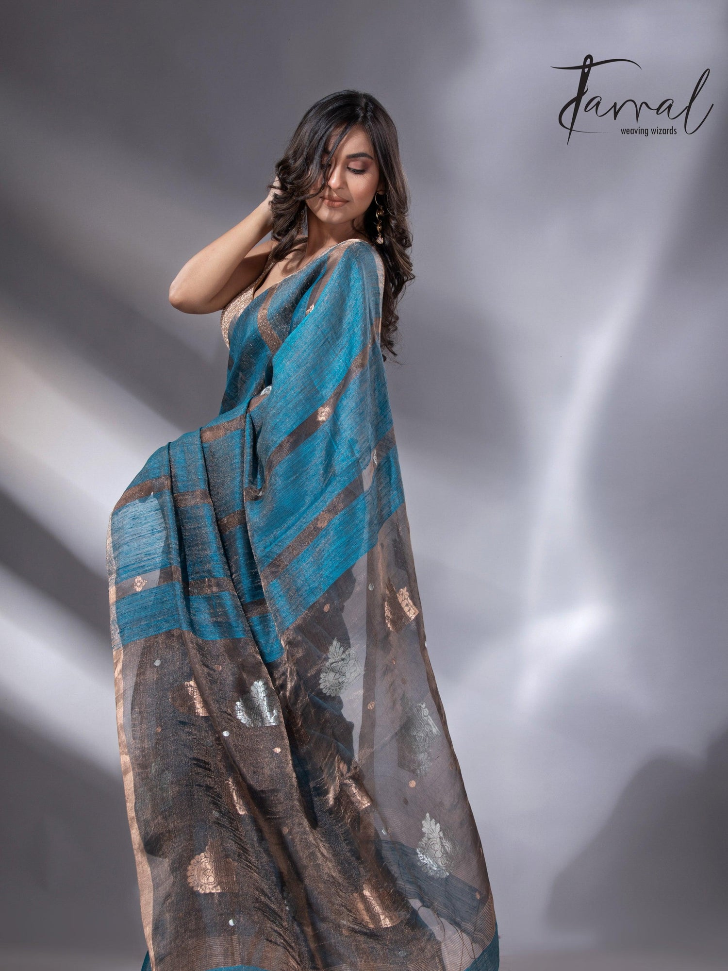 Black Pallu Tissue Matka Handloom Jamdani Saree in Peacock Blue7