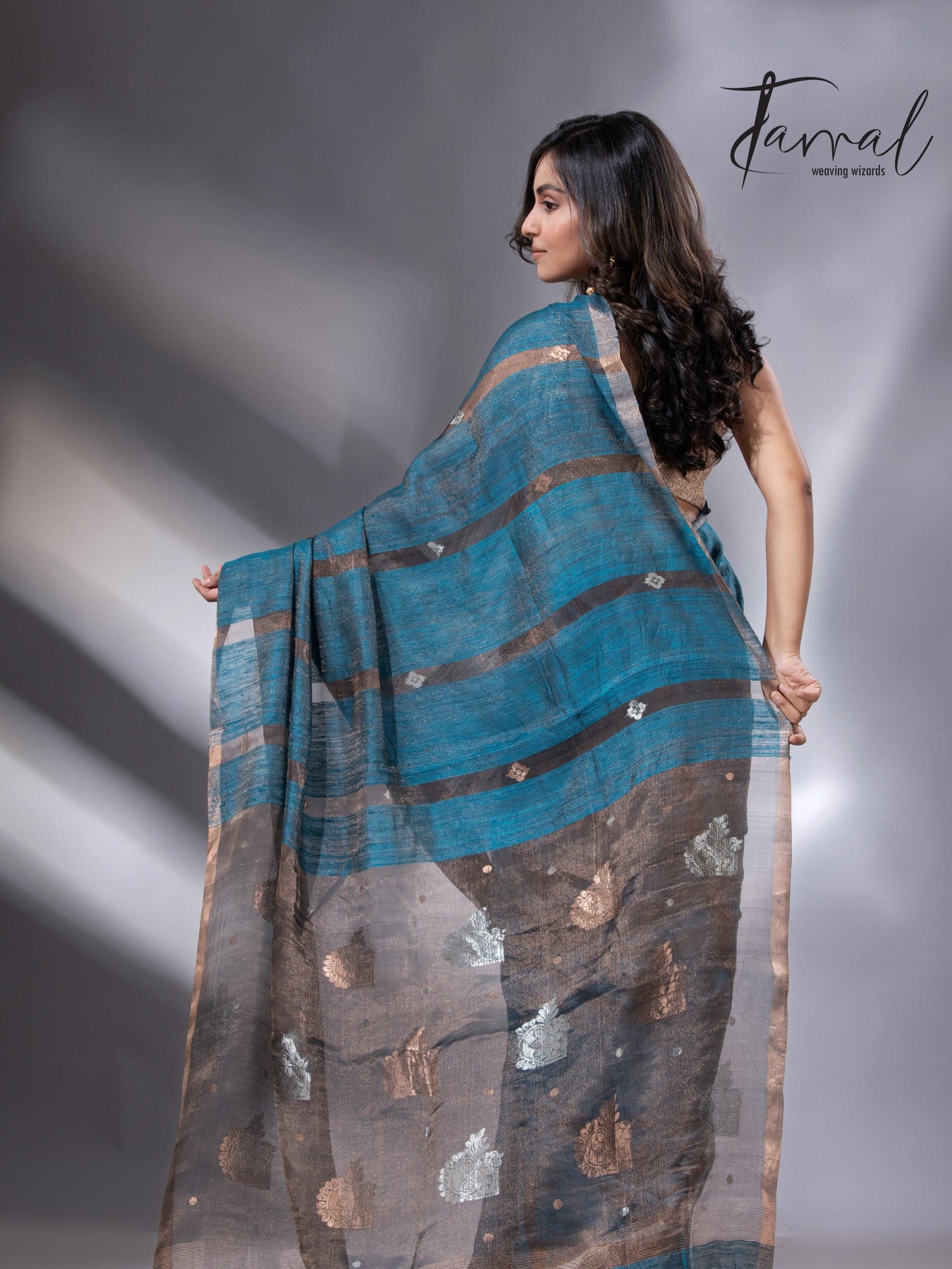 Black Pallu Tissue Matka Handloom Jamdani Saree in Peacock Blue back