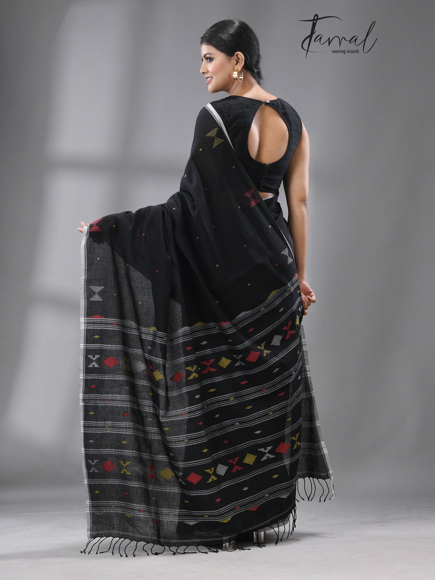 Black colour diamond motifs cotton handwoven jamdani saree