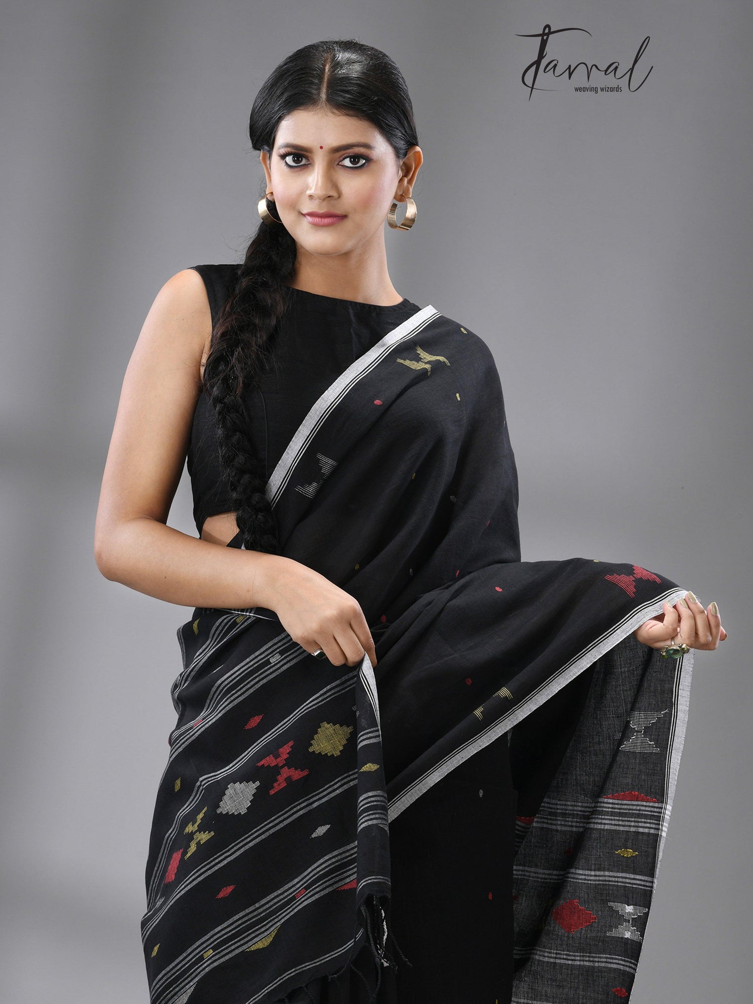 Black colour diamond motifs cotton handwoven jamdani saree