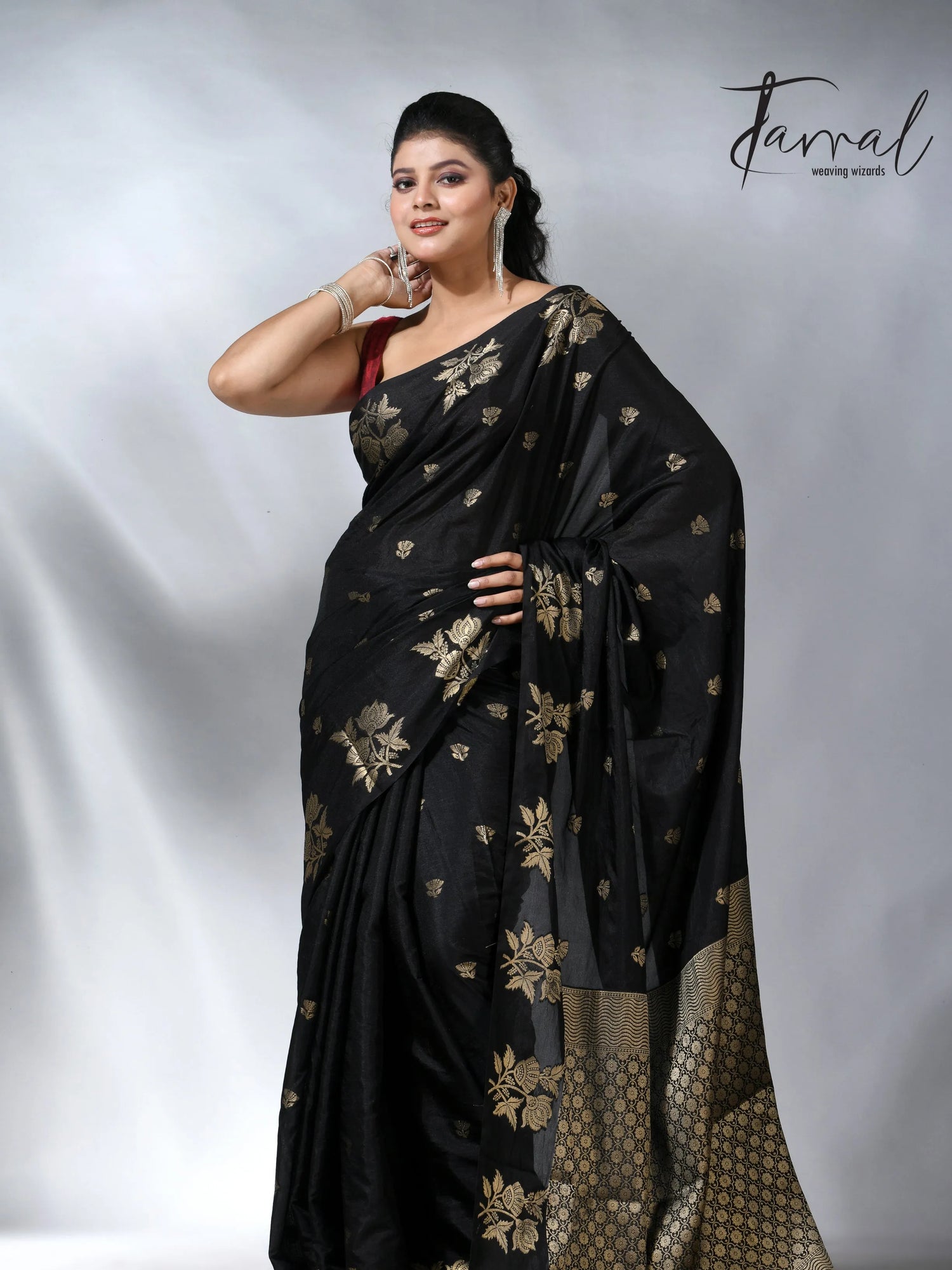 Black colour in benarasi silk with the handloom jamdani saree