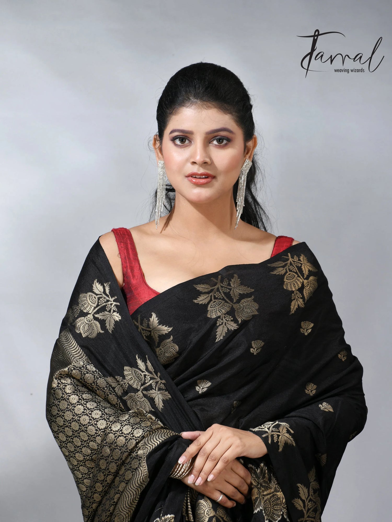 Black colour in benarasi silk with the handloom jamdani saree