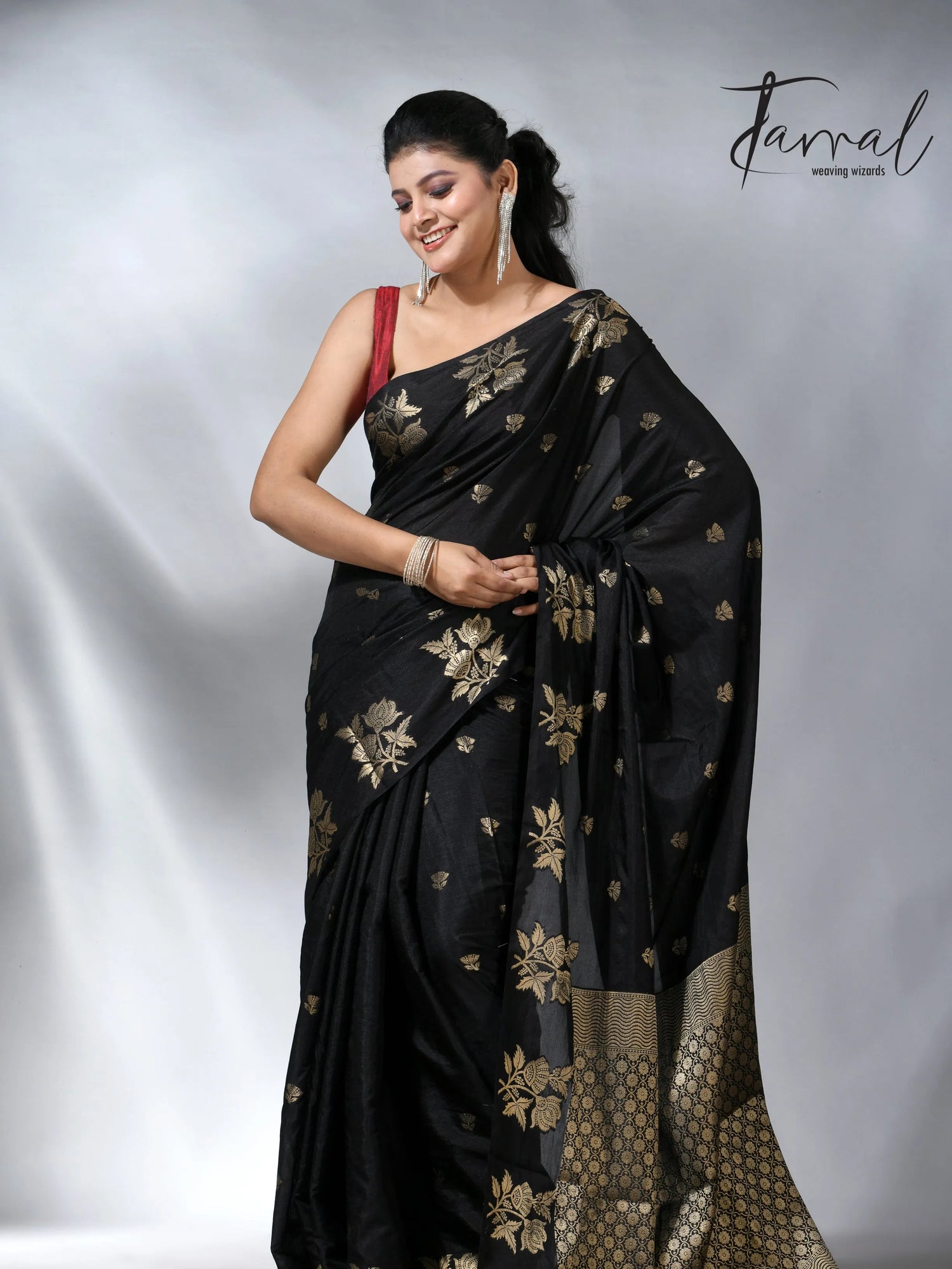 Black colour in benarasi silk with the handloom jamdani saree