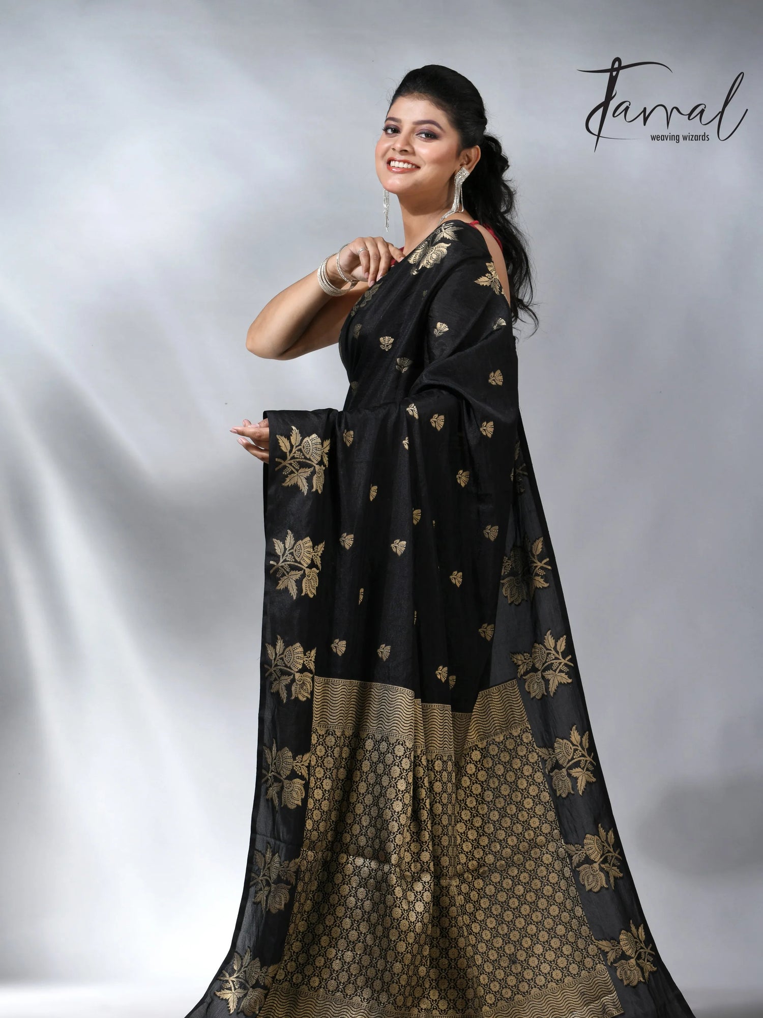 Black colour in benarasi silk with the handloom jamdani saree
