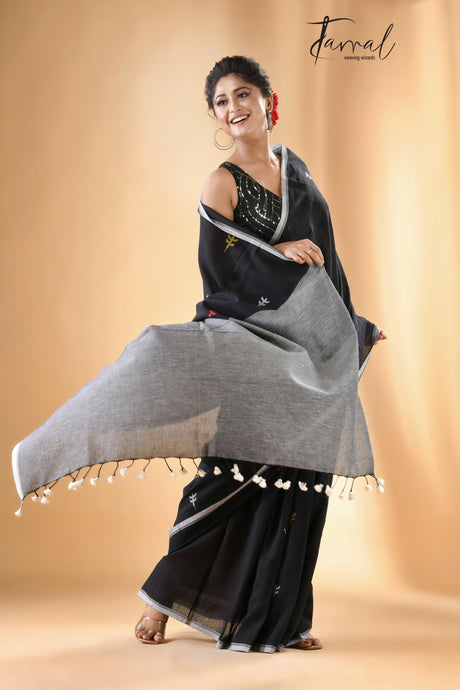 Black cotton jolphoring handwoven jamdani saree left