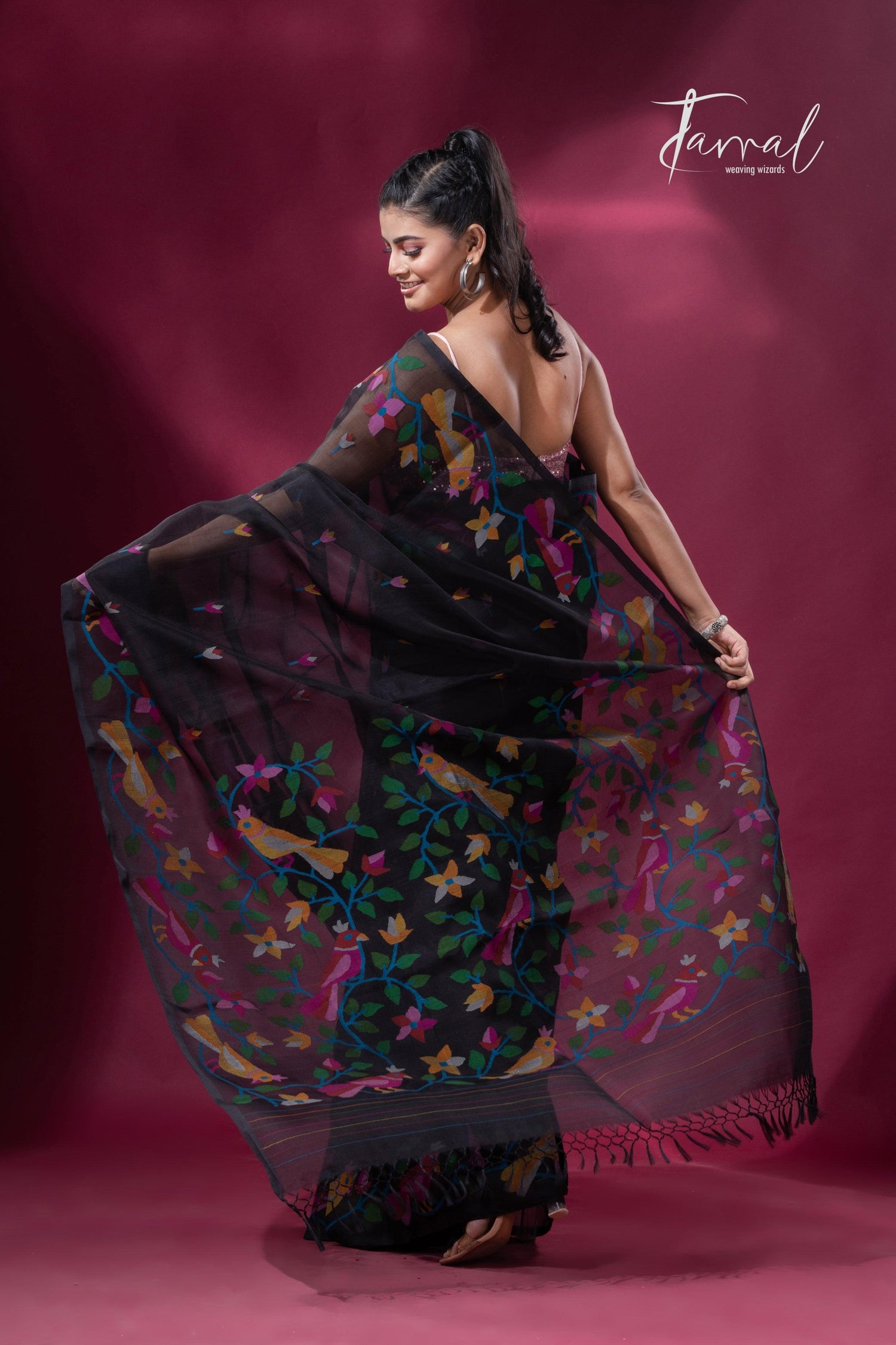 Black  floral motifs floral motifs muslin silk handwoven jamdani saree back