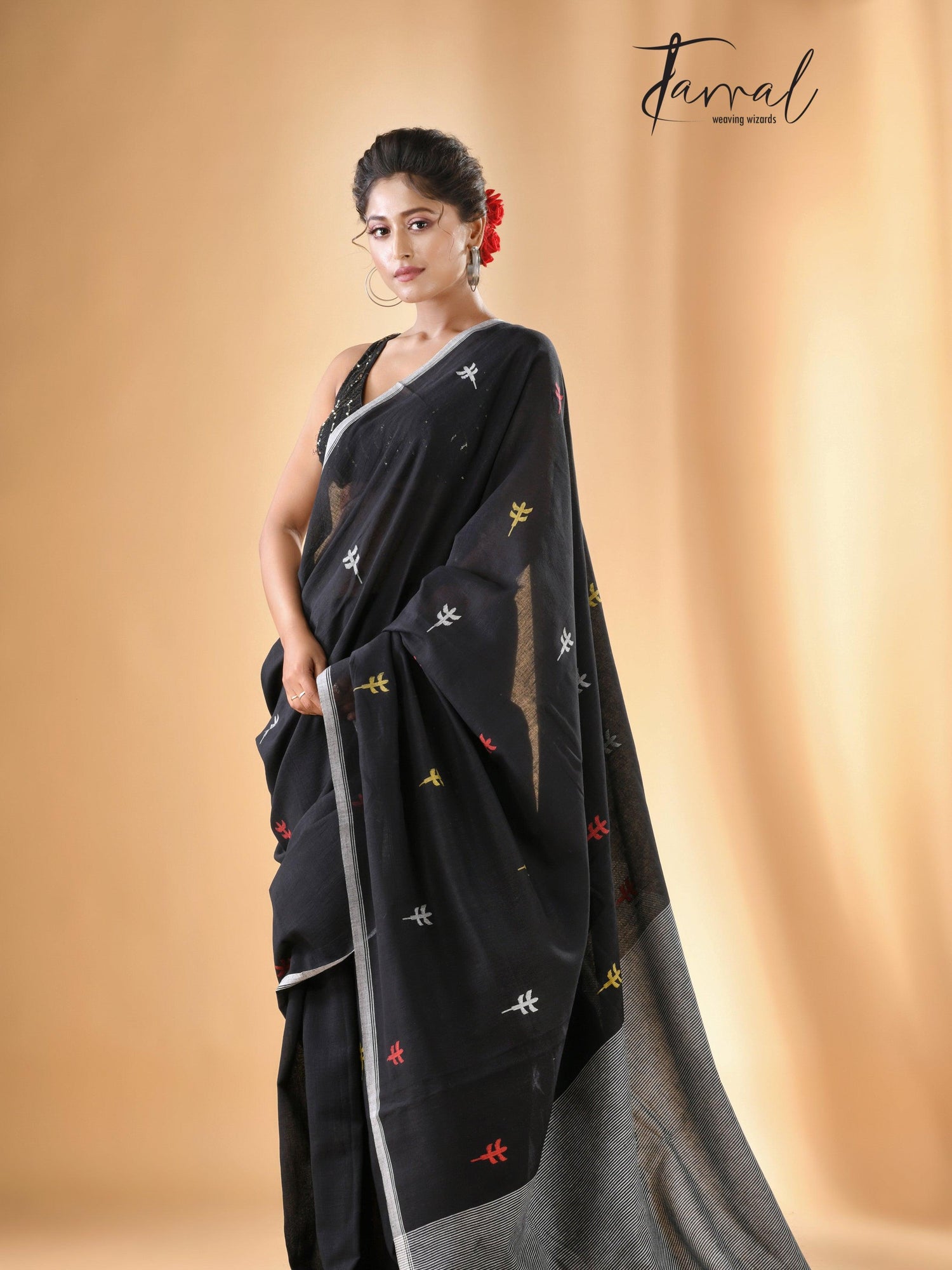 Black pure cotton jolphoring design handwoven jamdani saree 