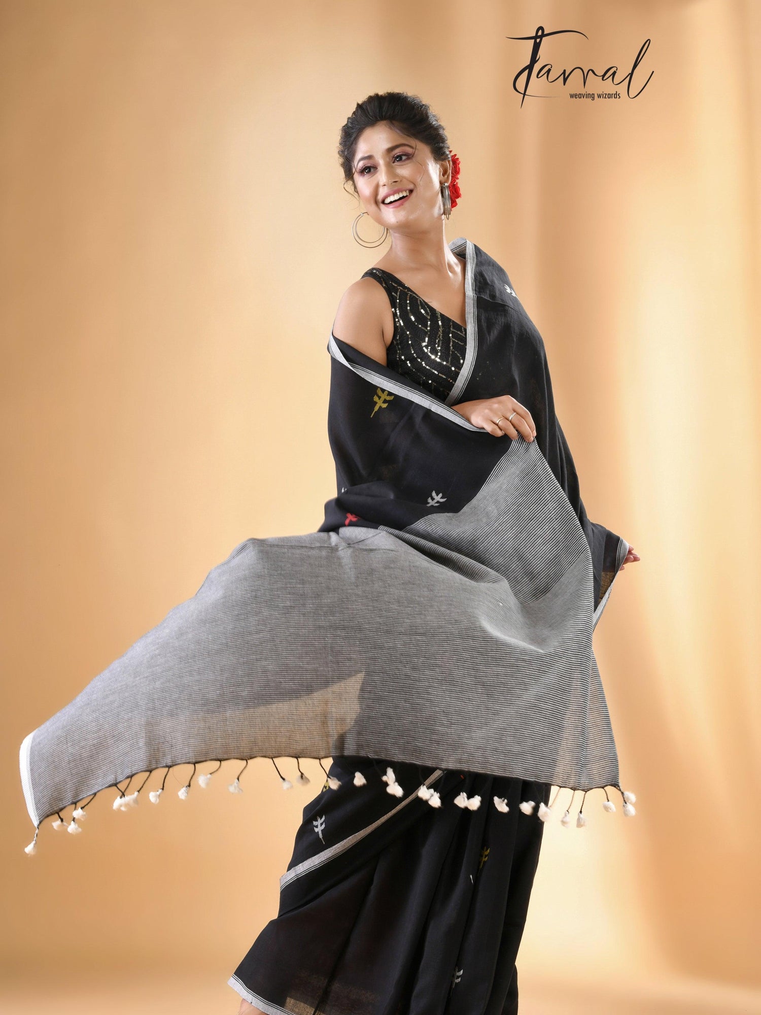 Black pure cotton jolphoring design handwoven jamdani saree 
