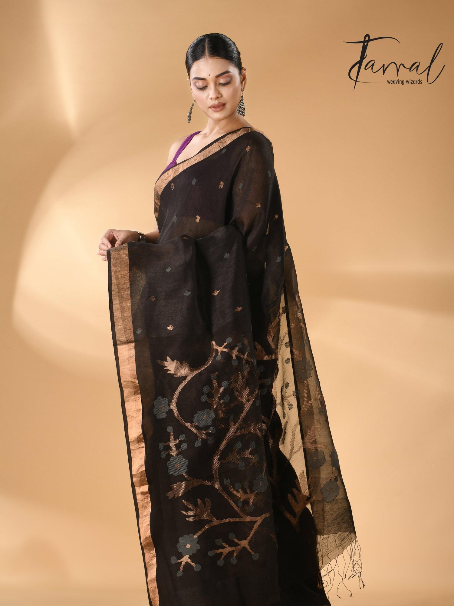 Black with zari border silk linen handwoven needle work Jamdani saree right2