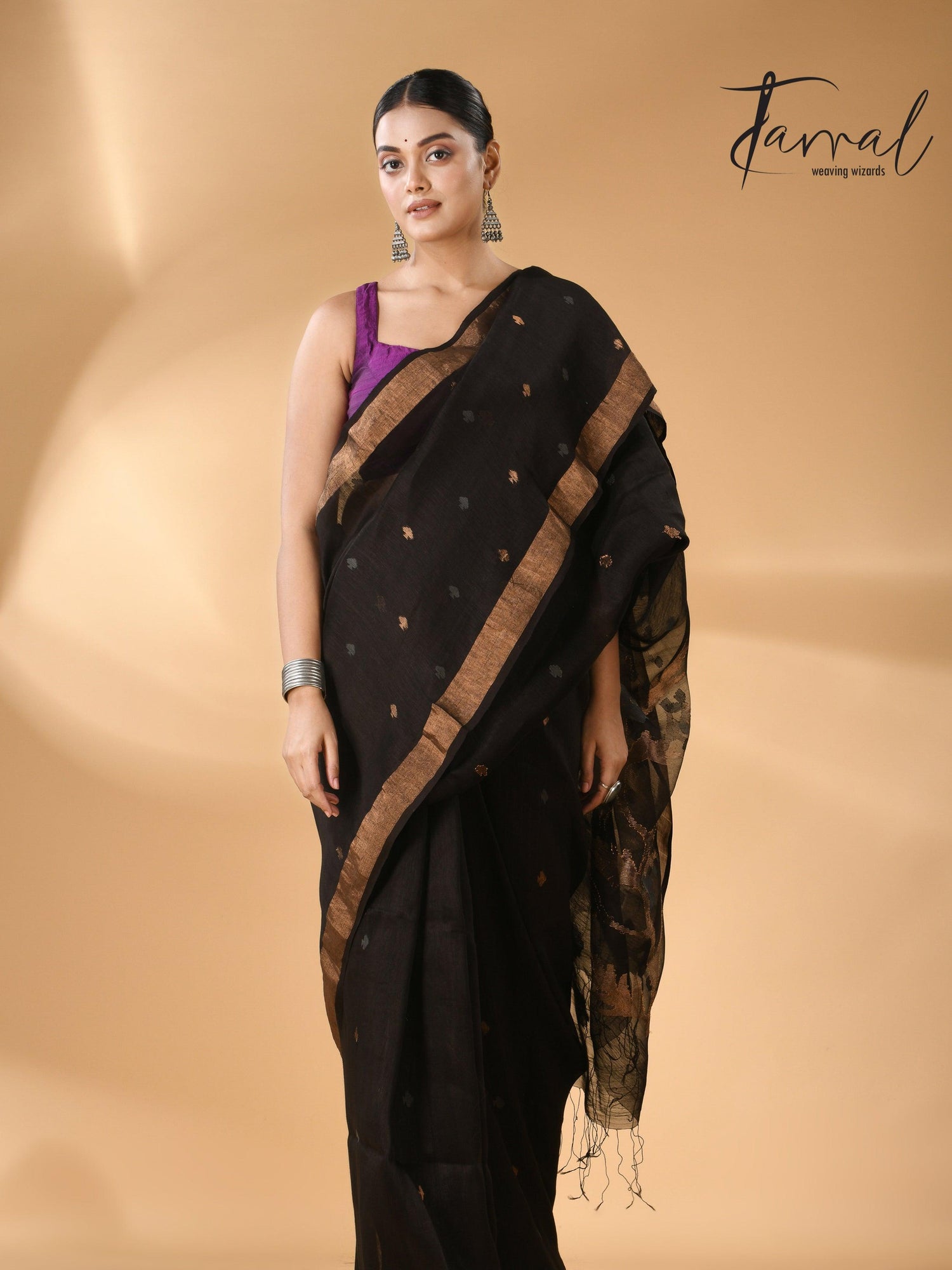 Black with zari border silk linen handwoven needle work Jamdani saree full3