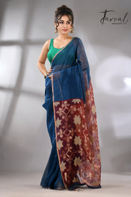 Blue handwoven Jamdani saree featuring a maroon star pallu full2