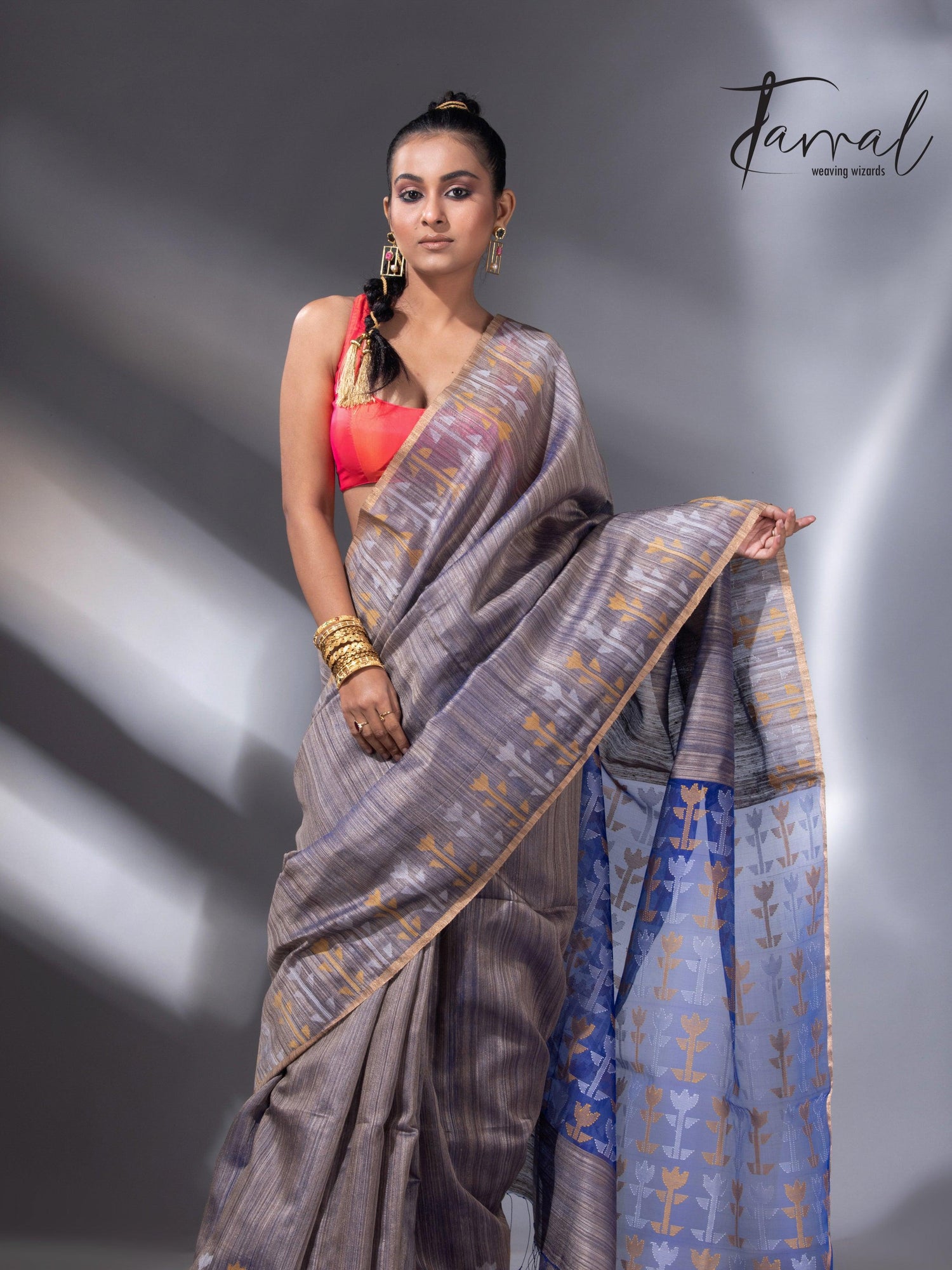 Blueish grey with blue pallu matka silk handwoven jamdani saree