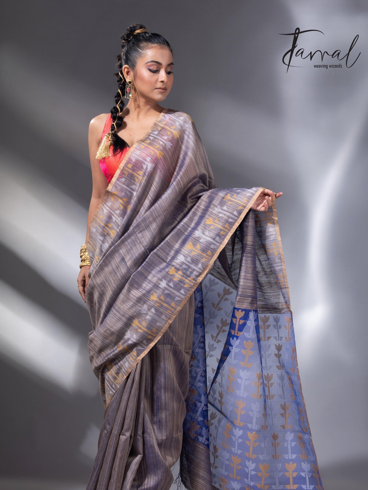 Blueish grey with blue pallu matka silk handwoven jamdani saree2