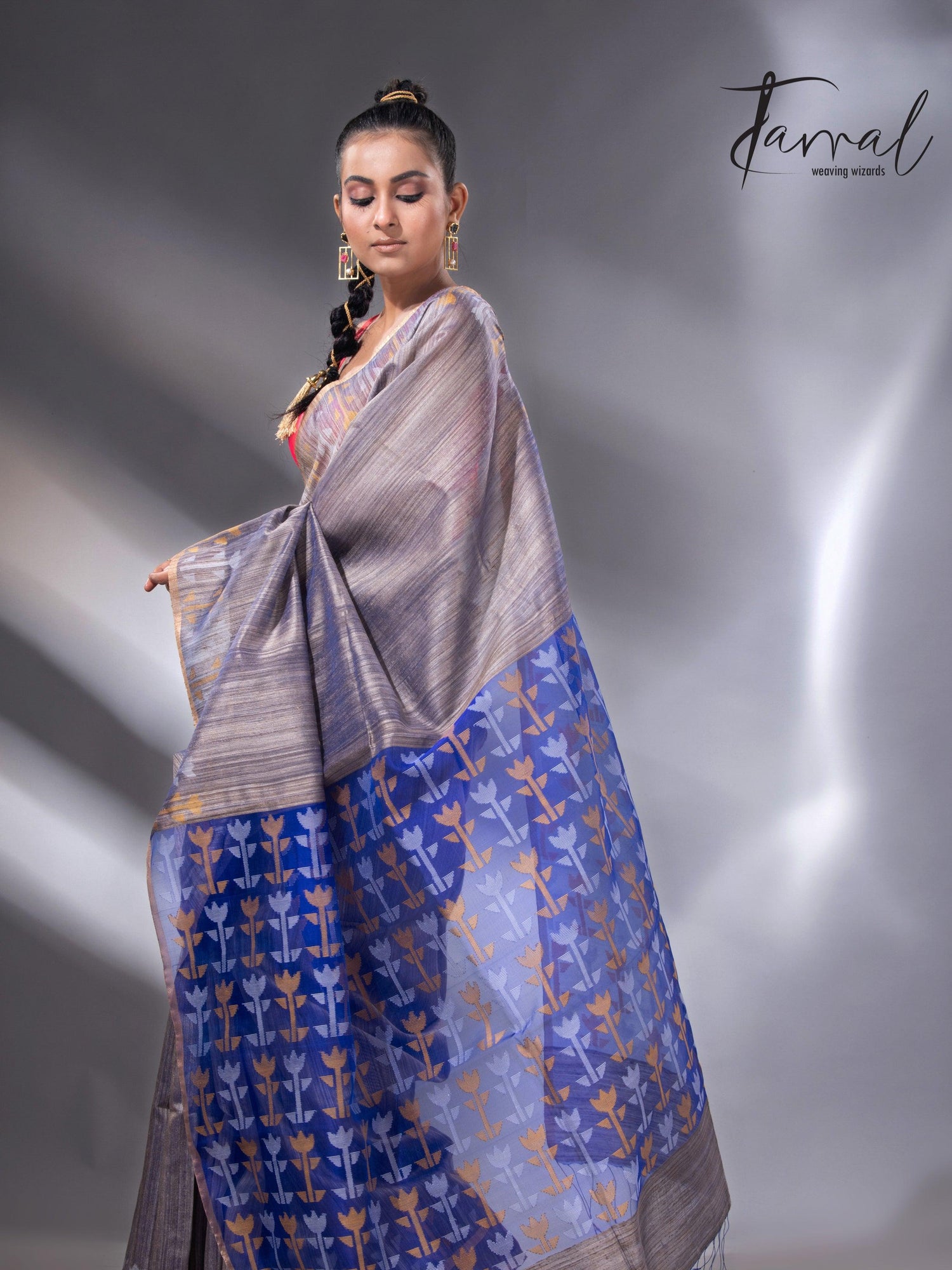 Blueish grey with blue pallu matka silk handwoven jamdani saree4