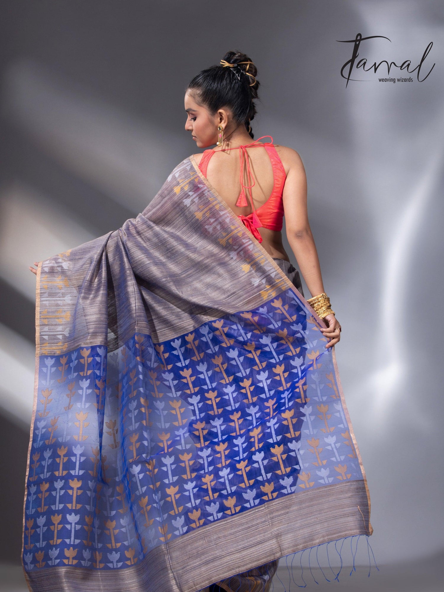 Blueish grey with blue pallu matka silk handwoven jamdani saree back