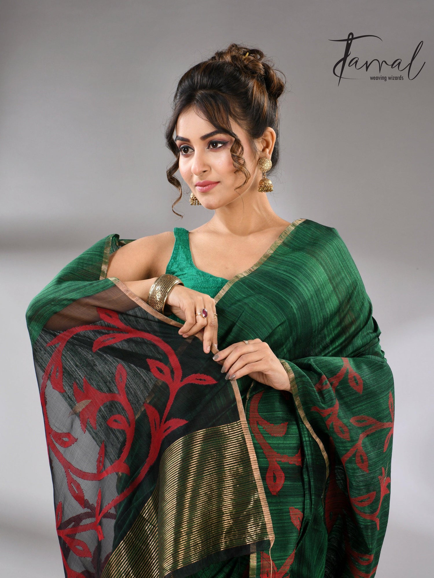 Bottle green silk handwoven needle work jamdani saree_Back